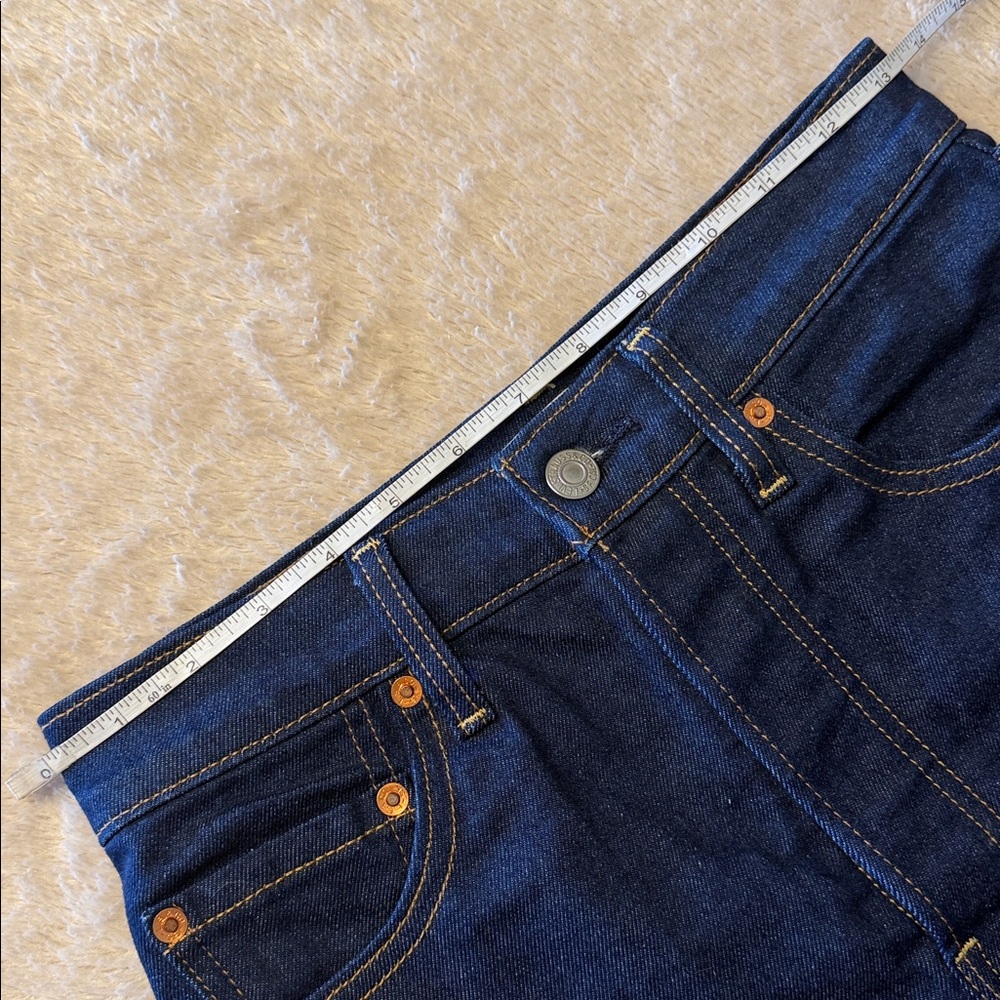 LEVI’S Ribcage Jean Shorts - Picture 13 of 16